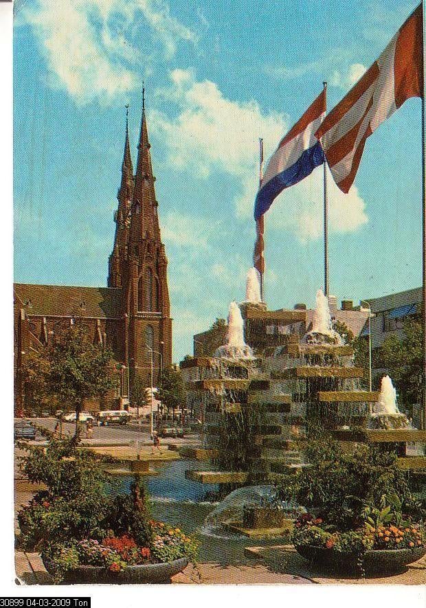 Ansichtkaart	Eindhoven	Fontein Stadhuisplein	Catharinakerk, Verzenden, 1960 tot 1980, Gelopen, Noord-Brabant