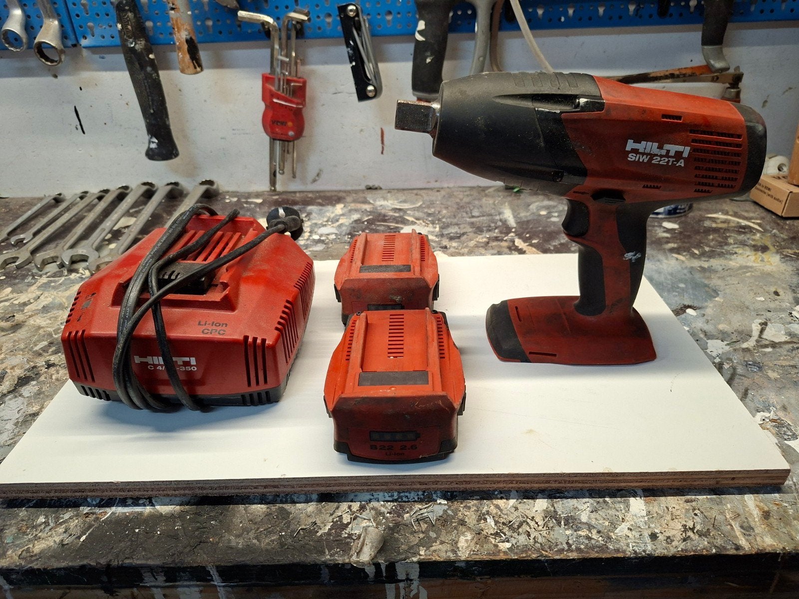 Hilti SIW 22T-A Accu Slagmoersleutel met Lader en Accu's, Doe-het-zelf en Verbouw, Gereedschap | Boormachines, Ophalen