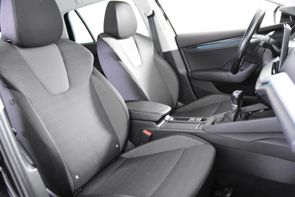 Skoda Octavia Combi Clever *1ste Eigenaar*Trekhaak*Navigatie, Voorwielaandrijving, Stof, Gebruikt, Zwart
