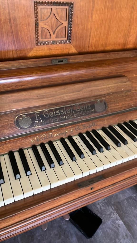Gratis, Muziek en Instrumenten, Ophalen, Gebruikt, Bruin, Piano