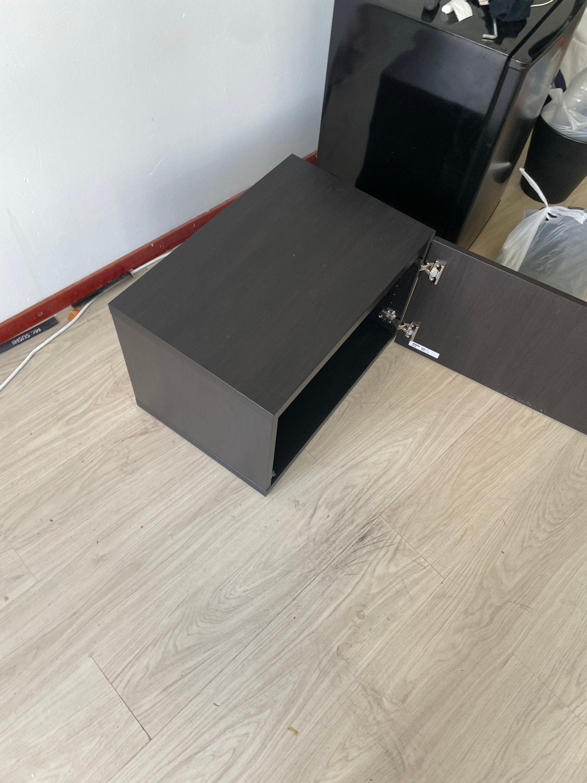 Zwart kastje met deur - Compact en functioneel, Huis en Inrichting, Kasten | Overige, Zo goed als nieuw, Ophalen