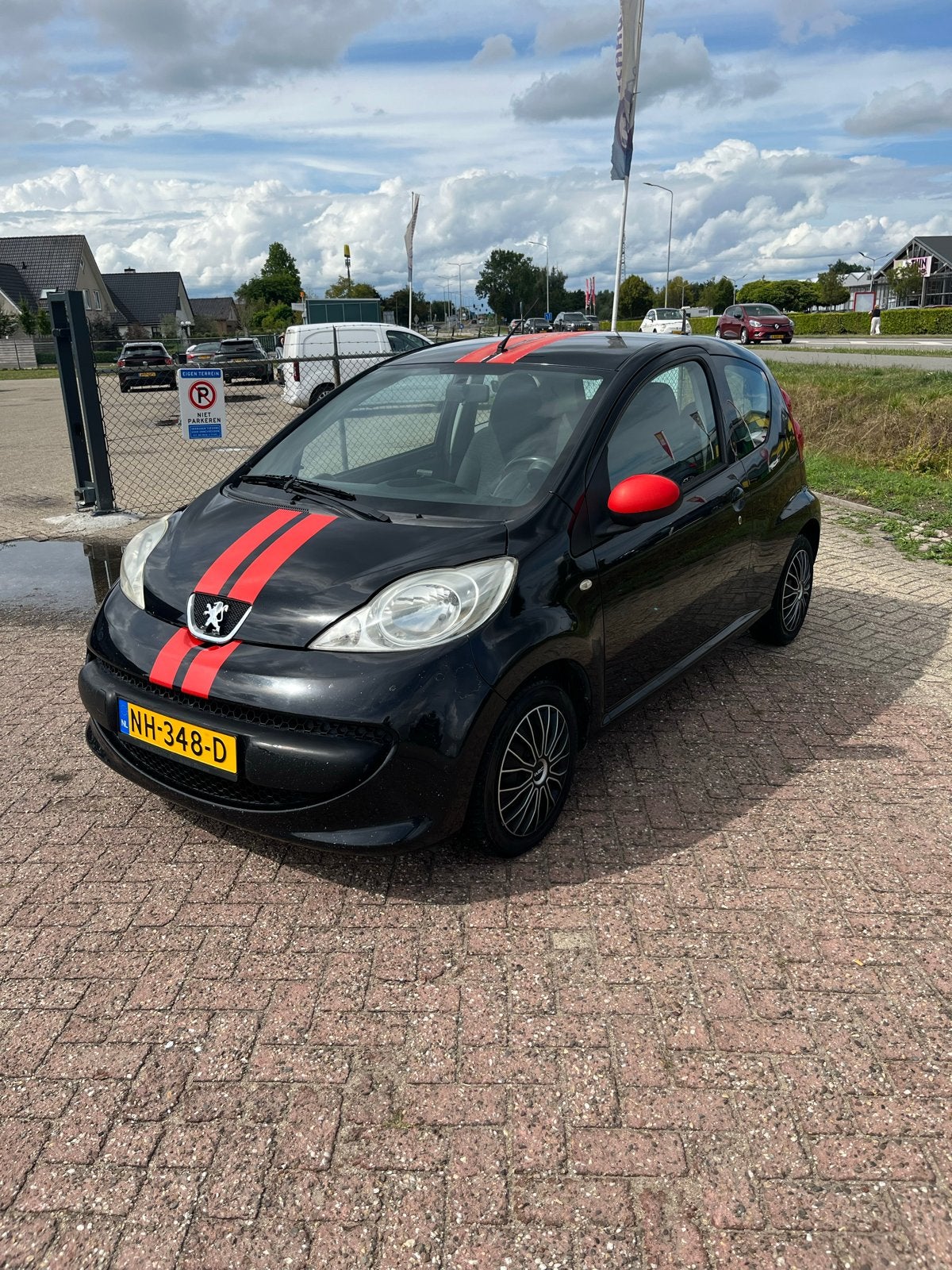 Peugeot 107 met airco te koop!, Stof, Zwart, 4 stoelen, Handgeschakeld