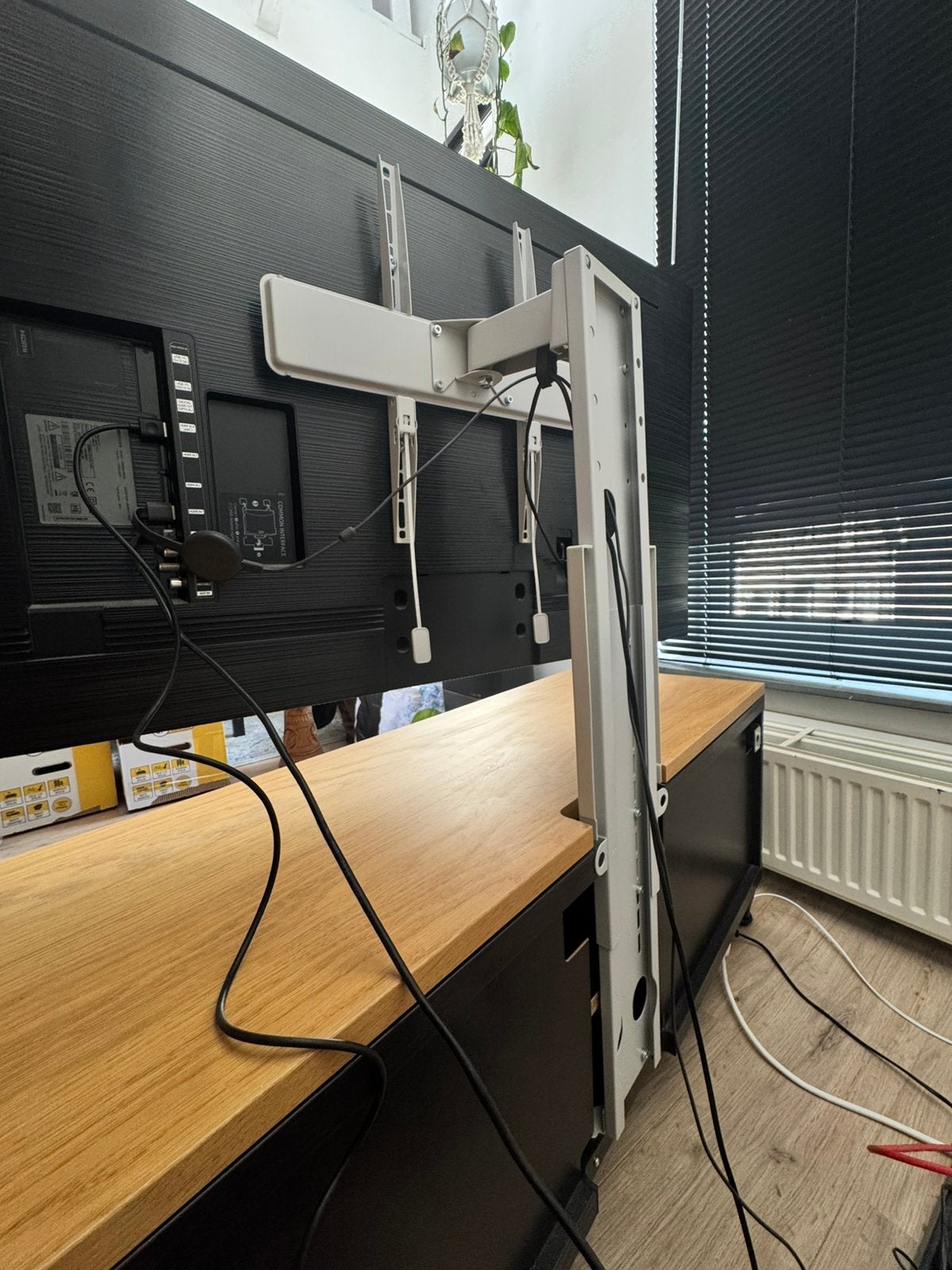 IKEA UPPLEVA tv steun, Ophalen, Zo goed als nieuw