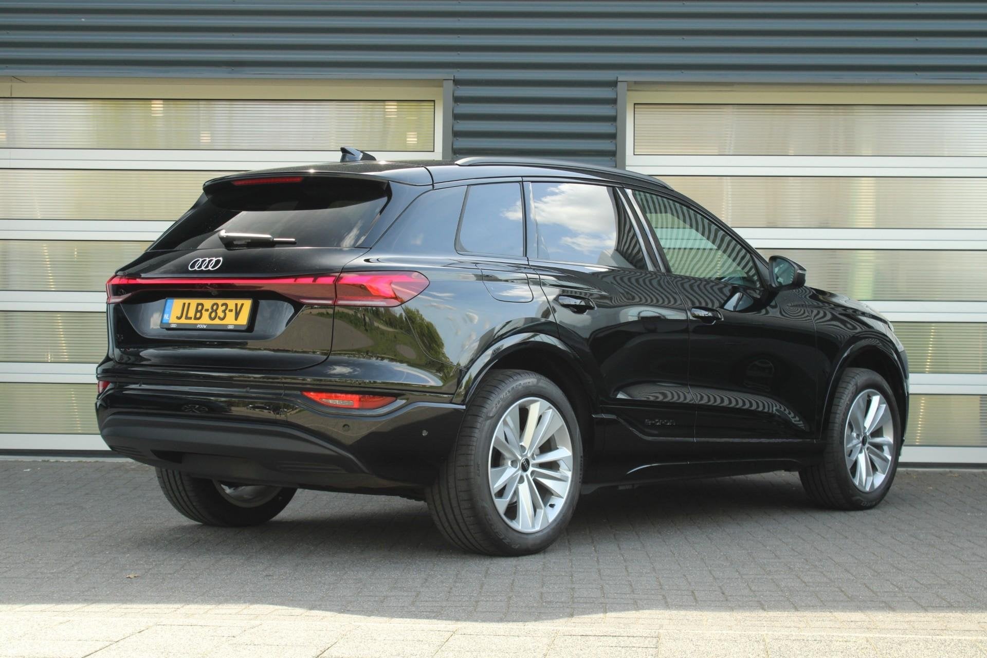 Audi Q6 e-tron 252pk Launch Edition 83 kWh | Tech Pakket | S, Auto's, Automaat, 12 maanden, Adaptive Cruise Control, Origineel Nederlands