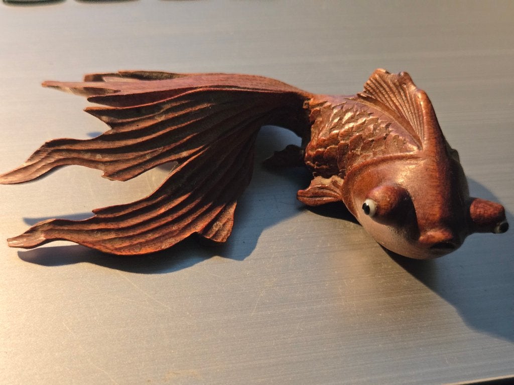 Handgesneden houten sculptuur van sluierstaart 10x6x4 cm, Antiek en Kunst, Kunst | Beelden en Houtsnijwerken, Ophalen, Houtsnijwerk