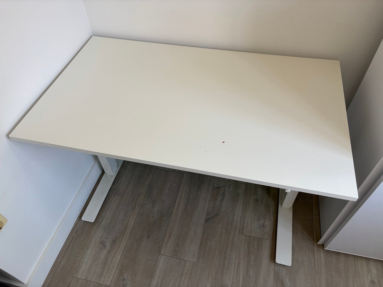 IKEA TROTTEN Zit-sta bureau wit 120x70 cm, Huis en Inrichting, Bureaus, Ophalen, Zit-sta bureau, Elektrisch, Gebruikt