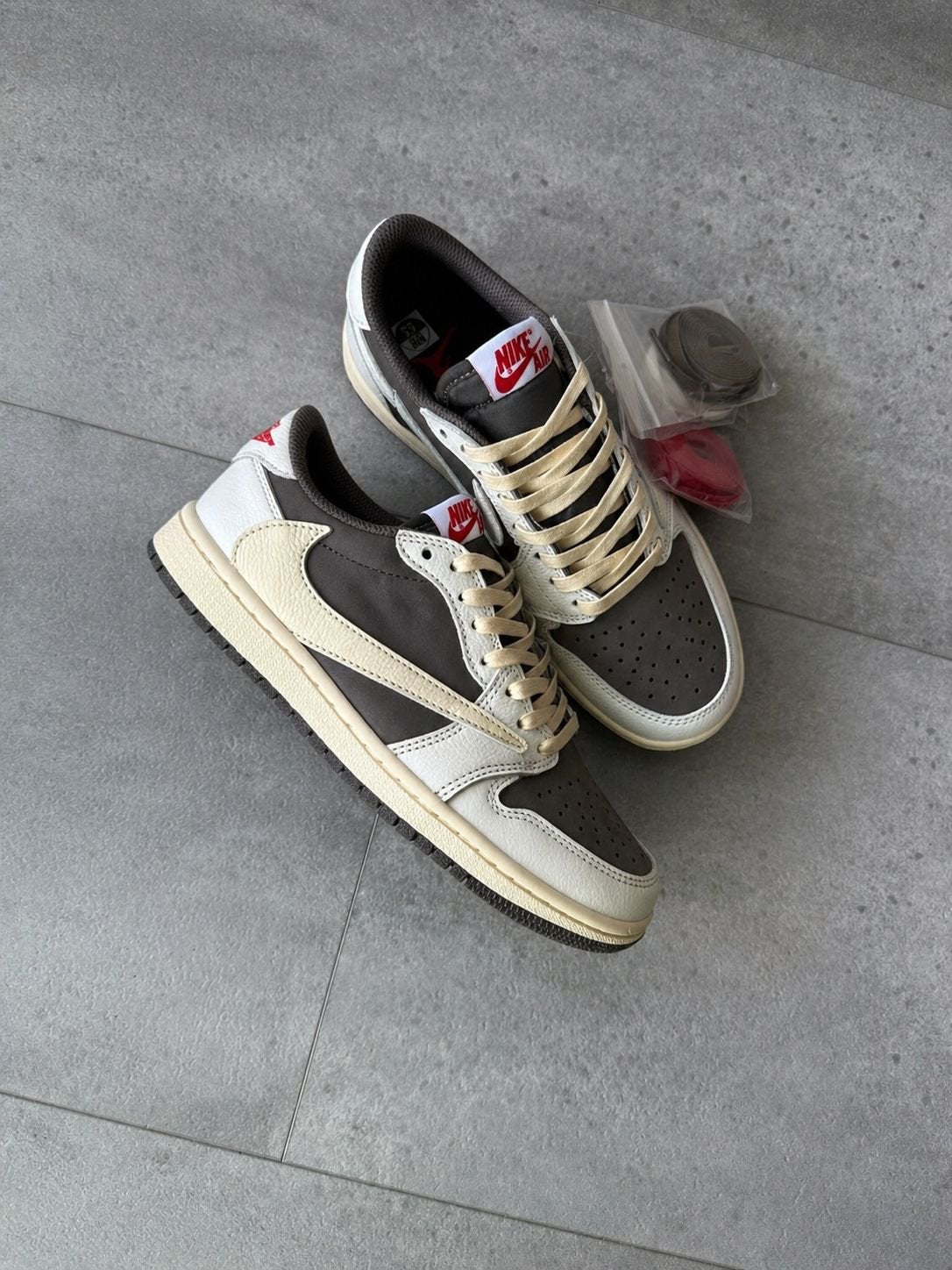 Nike Air Jordan 1 Low Travis Scott Reverse Mocha, Ophalen of Verzenden, Nieuw, Bruin, Sneakers of Gympen