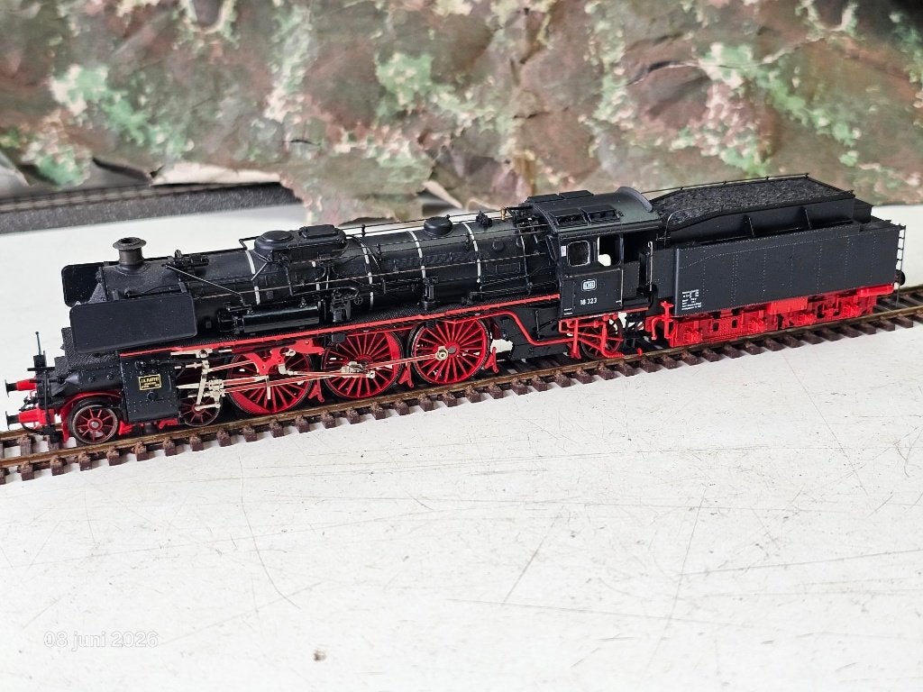 modeltrein H0 liliput 4024 voor marklin BR-18 323 DB, Wisselstroom, Locomotief, Ophalen of Verzenden, Zo goed als nieuw