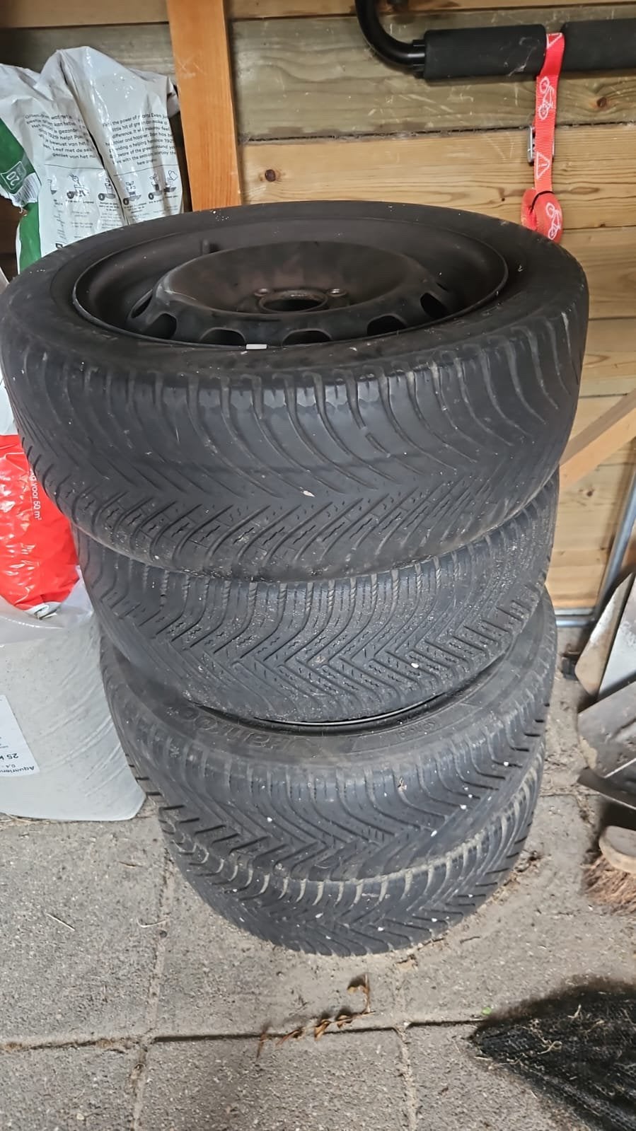 Winterbanden 195/50 R15 inclusief velg, Auto-onderdelen, Banden en Velgen, Ophalen, Gebruikt, 15 inch, Banden en Velgen
