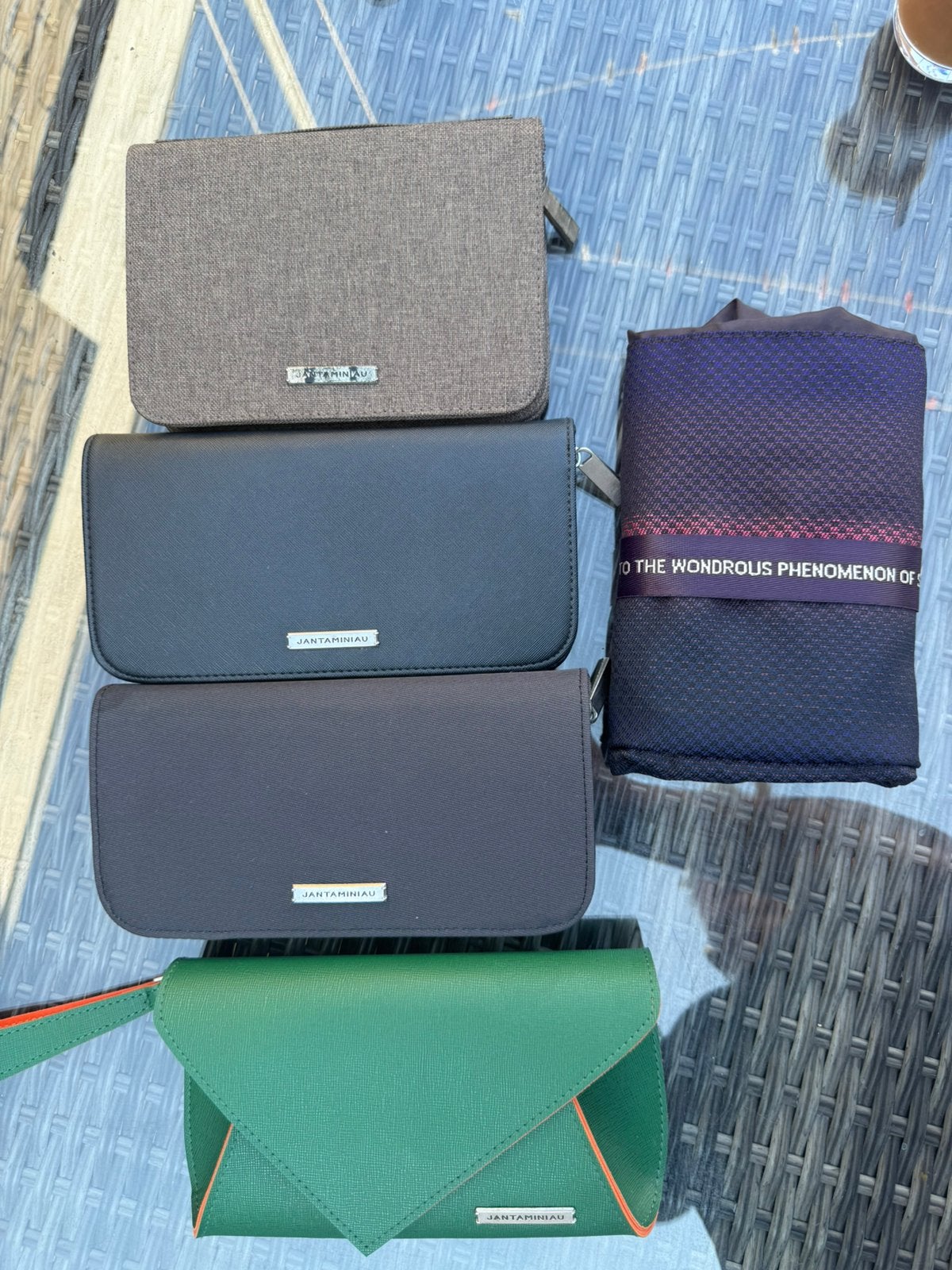 Uniek 5x KLM Jan Taminiau Business Class Amenity Kits/Tassen, Verzamelen, Verzenden, Overige typen