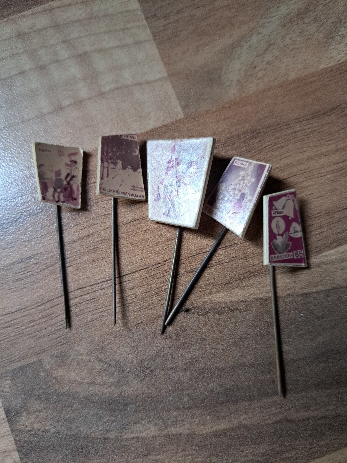 Vintage Remia en diverse speldjes/pins, Ophalen of Verzenden, Gebruikt, Merk, Speldje of Pin