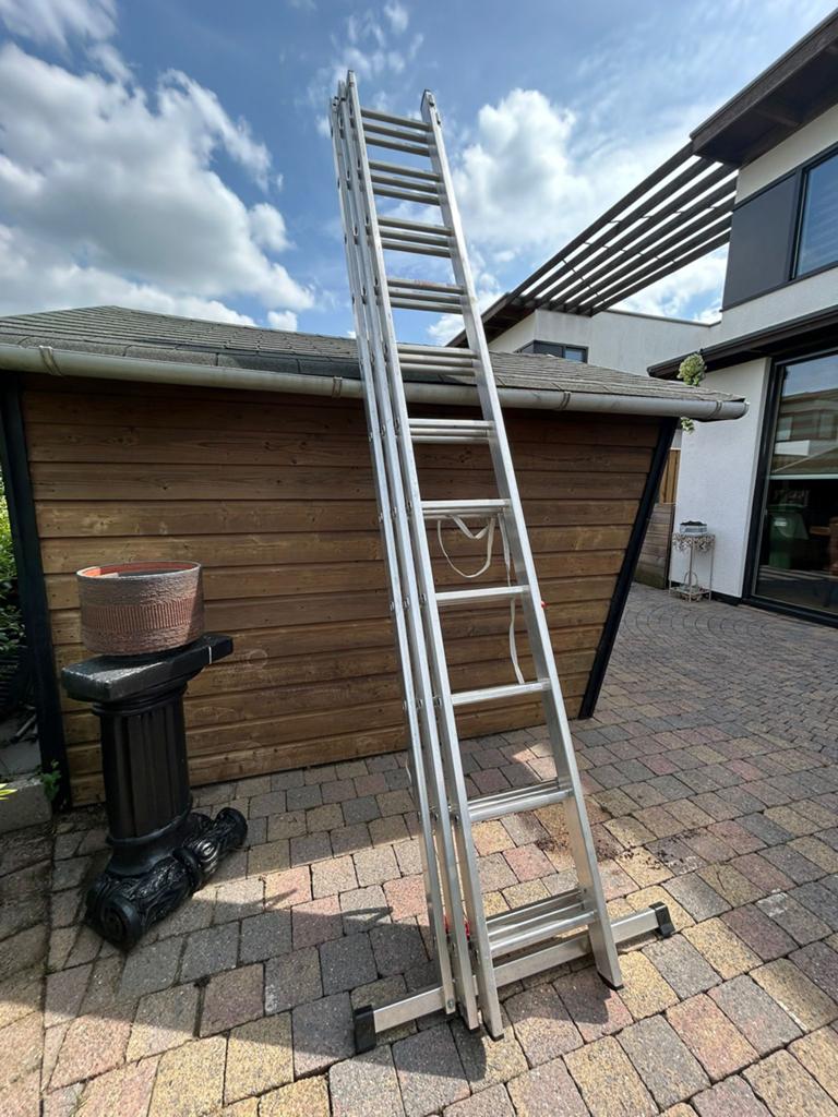 Excelsior uitschuifbare ladder - 7,04m uitgeschoven, Doe-het-zelf en Verbouw, Ladders en Trappen, Ophalen, Zo goed als nieuw, Ladder