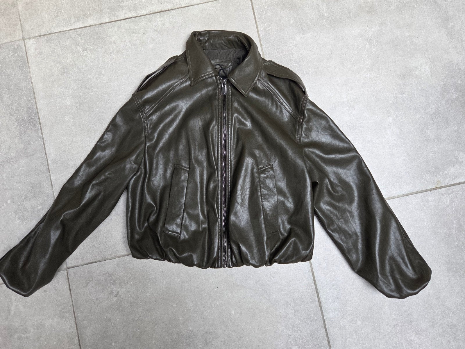Bershka leren bomberjack maat XS, Zo goed als nieuw, Maat 34 (XS) of kleiner, Groen, Bershka