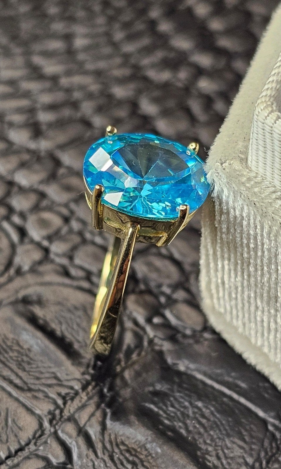 Mooie aquamarijn steen 14k gouden ring, Nieuw, Ophalen of Verzenden, 17 tot 18, Dame