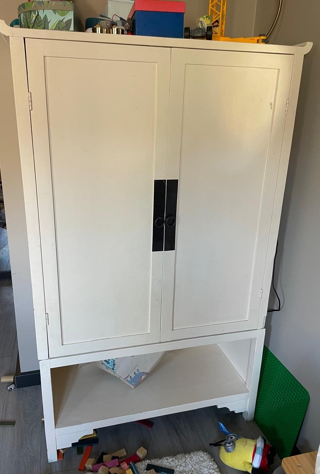 Witte kledingkast met deuren en planken, Ophalen, 50 tot 100 cm, Modern, 150 tot 200 cm