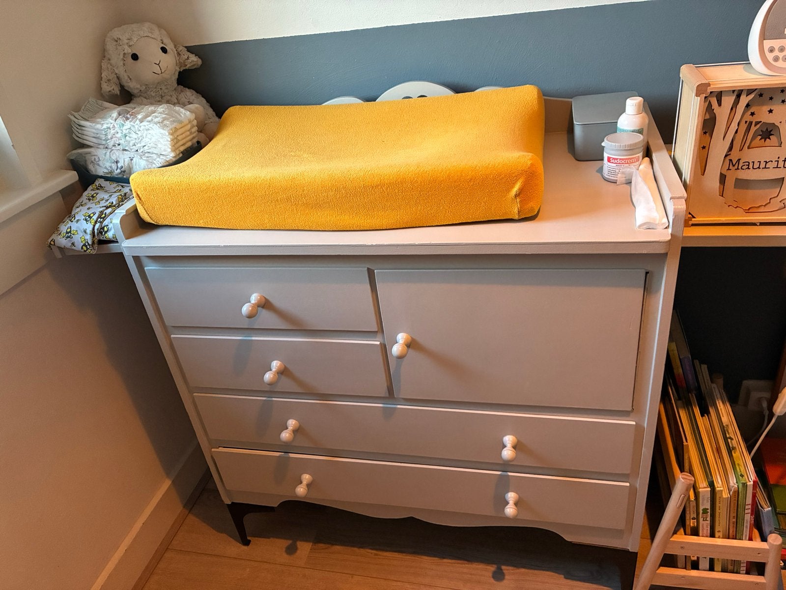 Retro/vintage lichtgrijze commode, Gebruikt, 50 tot 70 cm, Ophalen of Verzenden, 75 tot 100 cm