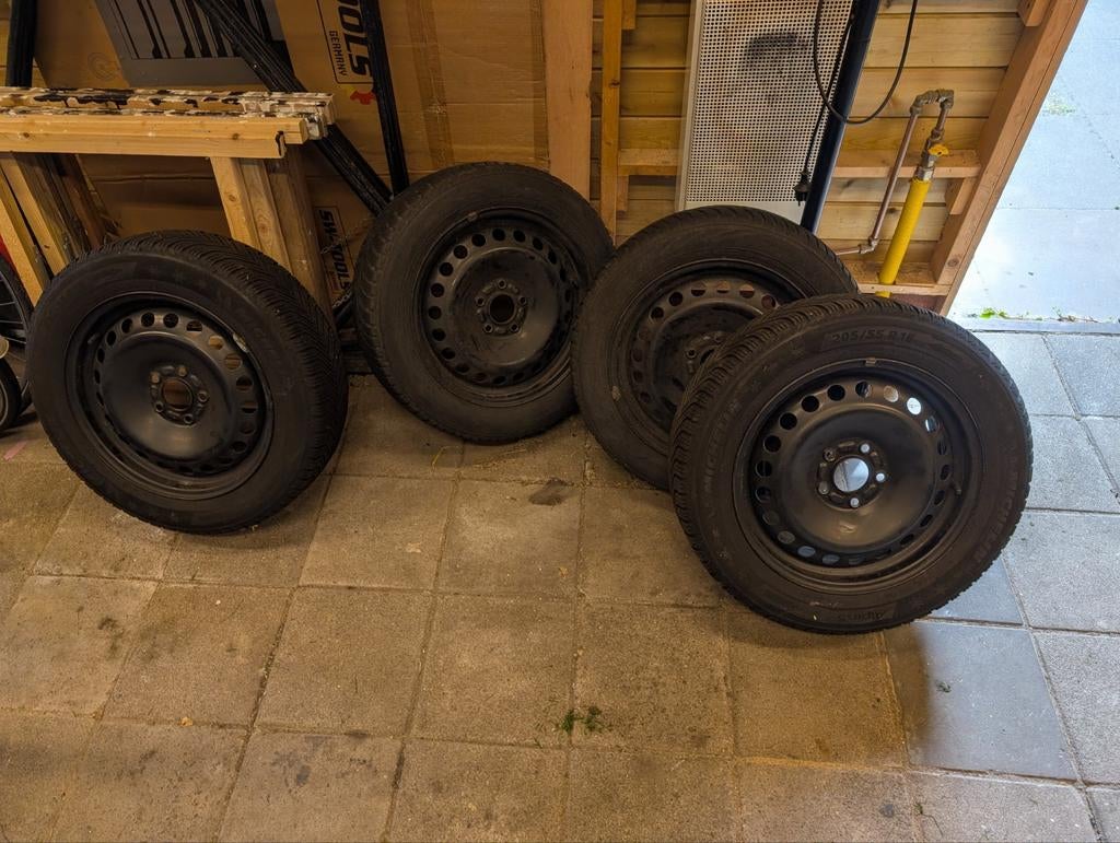 Winterbanden met stalen velgen 205/55 R16 Volvo V50 5x108, Ophalen, Gebruikt