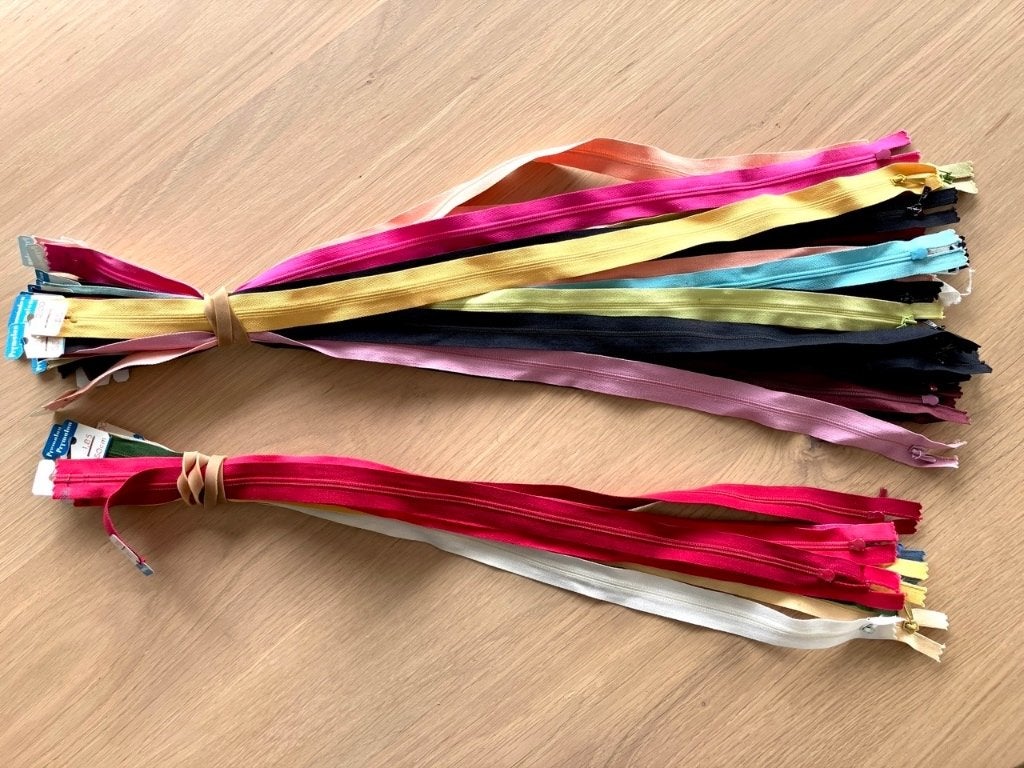 400+  ritsen - vintage jaren 60 - oude winkelvoorraad, Hobby en Vrije tijd, Naaien en Fournituren, Ophalen of Verzenden, Zo goed als nieuw