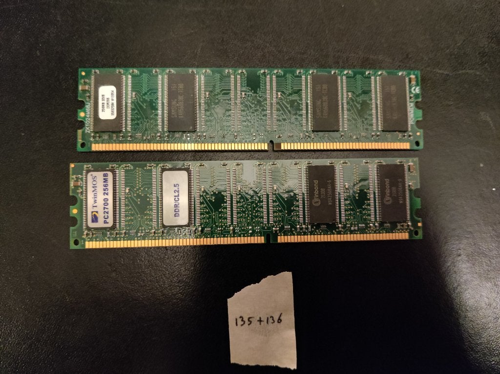 2 X 256MB DDR PC2700 [MEM136-137] dubbelzijdig 5-6, Ophalen of Verzenden, Zo goed als nieuw, DDR, Desktop