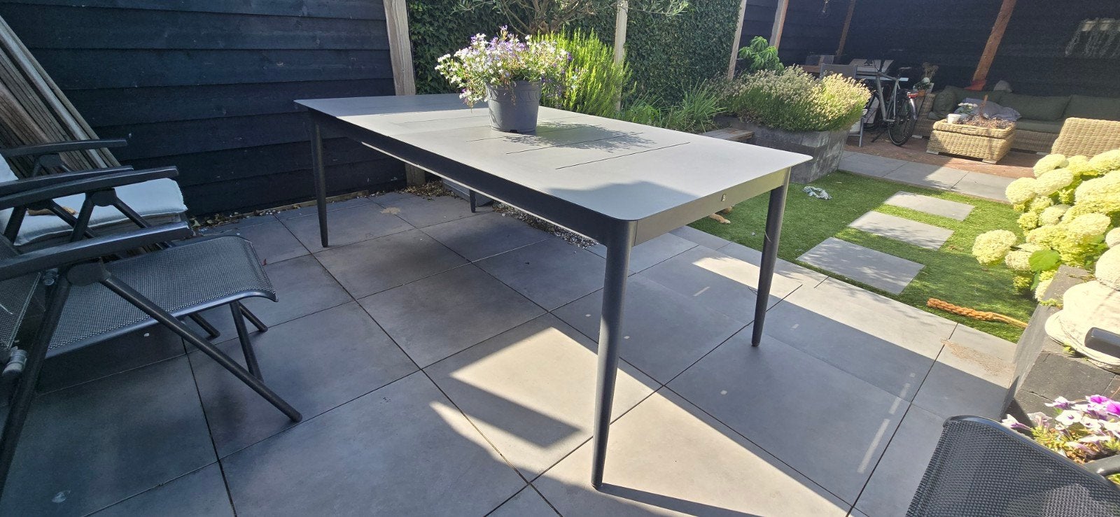 Uitschuifbare aluminium tuintafel antraciet Intratuin, Tuin en Terras, Tuintafels, Zo goed als nieuw, Rechthoekig, Aluminium, Ophalen