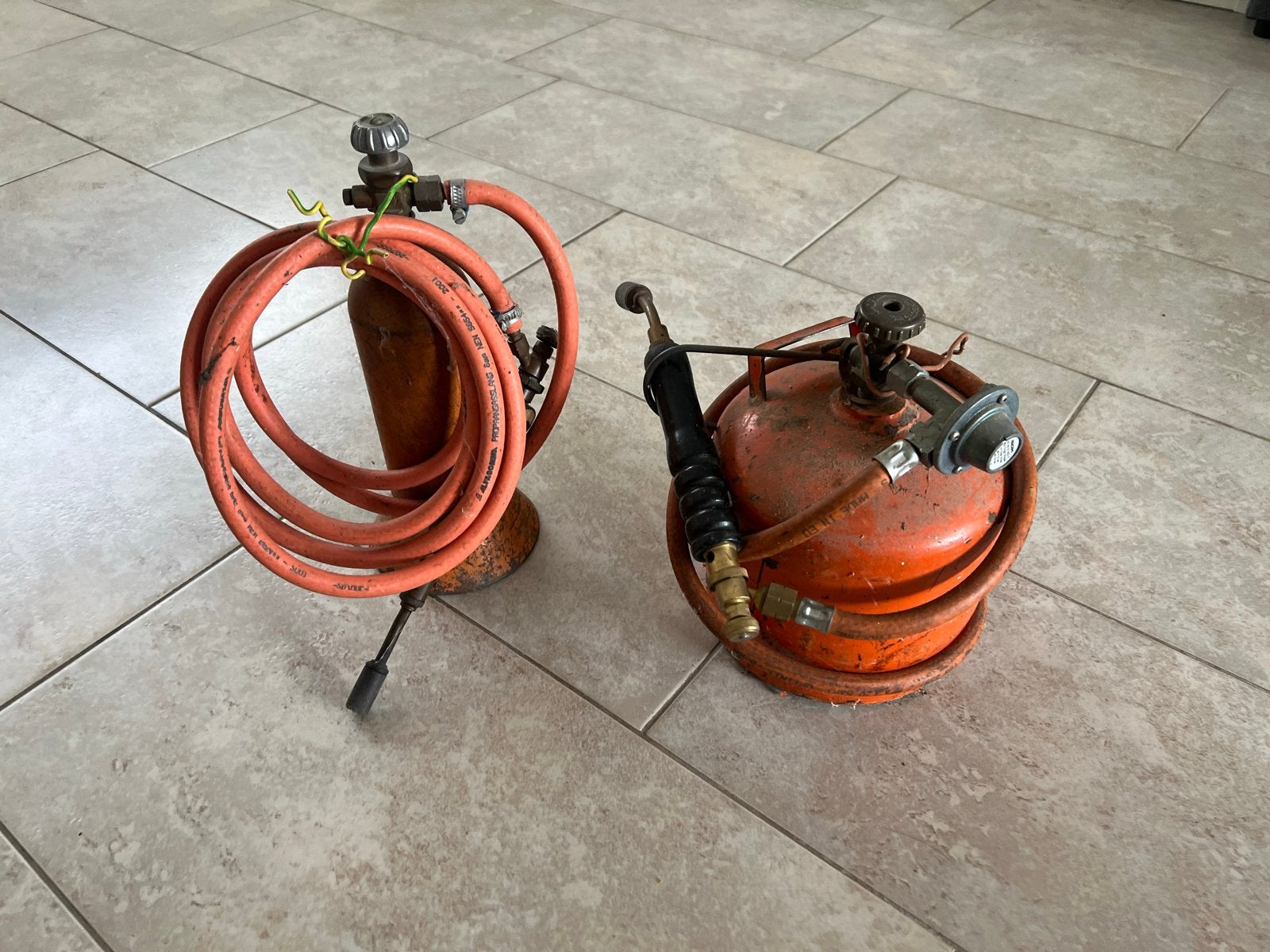 Gasbranderset met twee flessen en slangen, Ophalen, Gebruikt