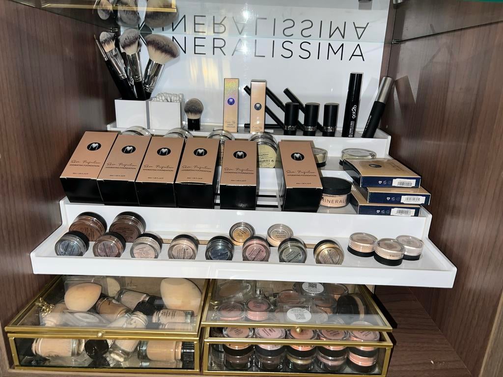 Complete Minneralissima make-up set met productstand, Sieraden, Tassen en Uiterlijk, Uiterlijk | Cosmetica en Make-up, Ophalen
