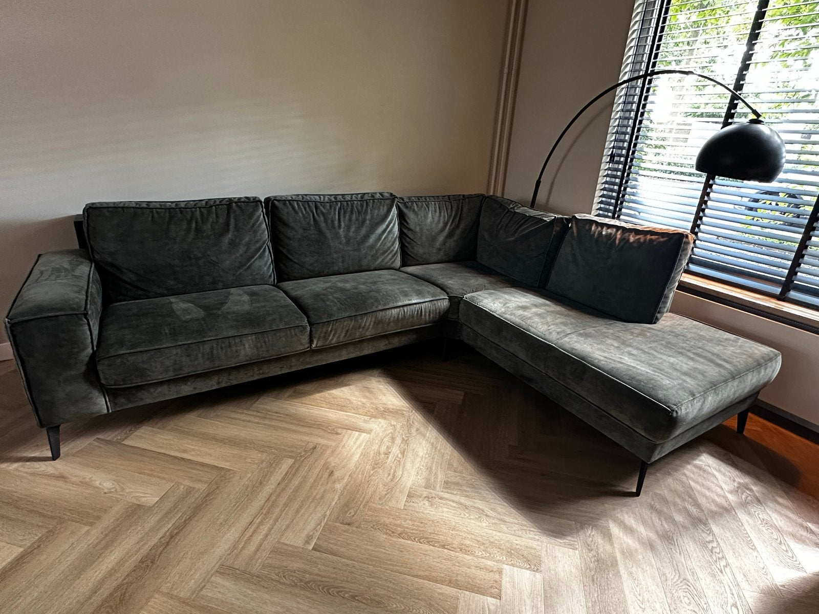 Stijlvolle donkergroen suede hoekbank van Haco, Huis en Inrichting, Banken | Bankstellen, 250 tot 300 cm, Gebruikt, 100 tot 125 cm