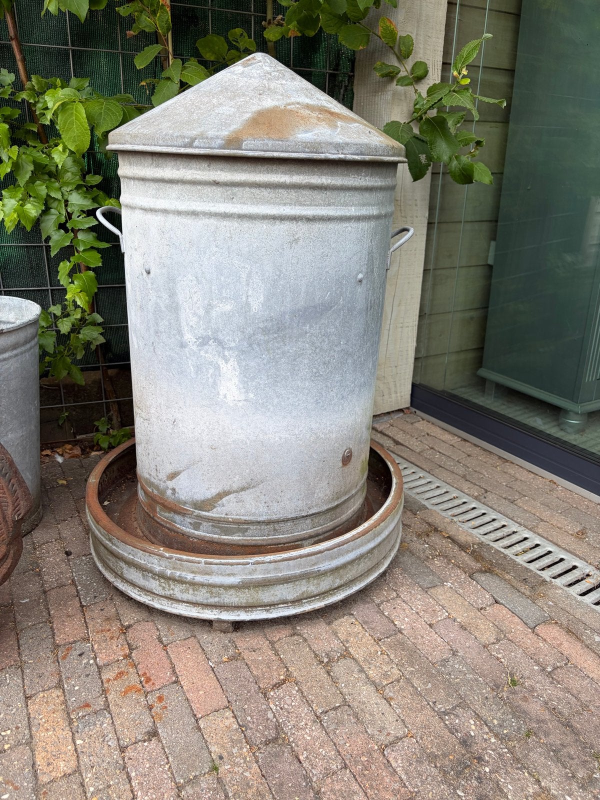 Zinken kippentrog ( voederbak), Ophalen, Gebruikt, Drinken en Voederen