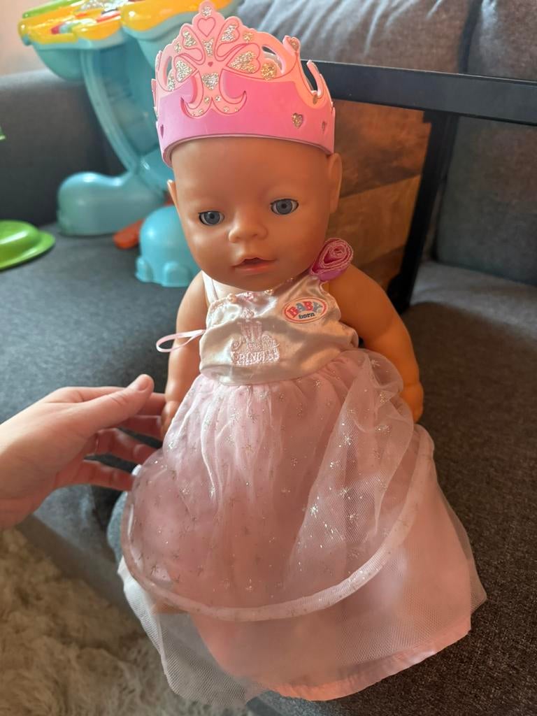 baby born prinses, Ophalen, Zo goed als nieuw, Kleertjes