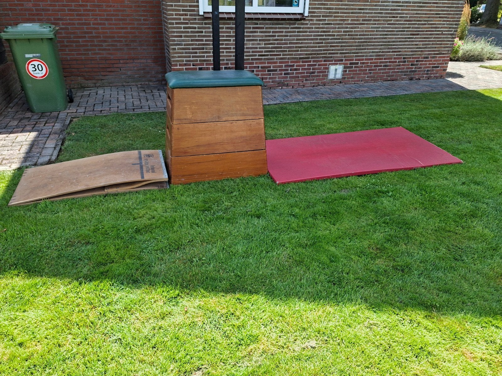 Turnmateriaal: Bok, mat en springplank, Sport en Fitness, Turnen, Ophalen, Gebruikt, Meerkleurig, Materiaal