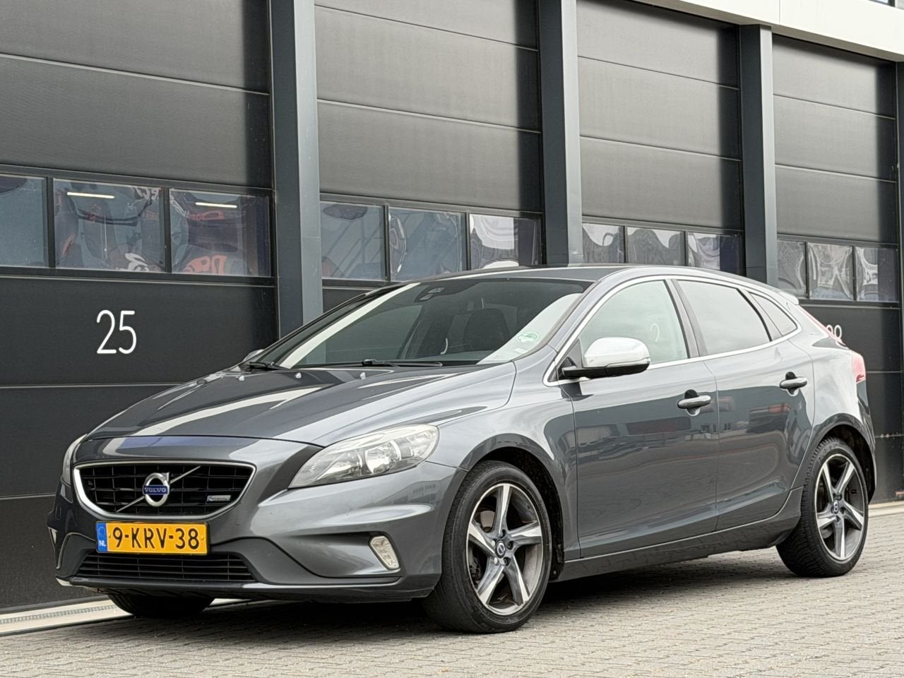Volvo V40 1.6 D2 R-Design (bj 2013), Auto's, Bedrijf, 140 €/maand, 1560 cc, Te koop