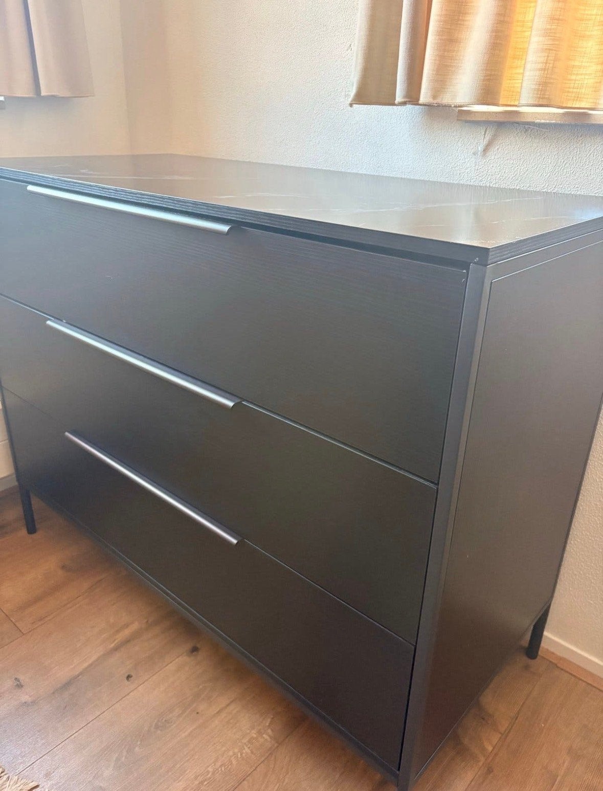 Commode met marmerlook blad, evt. met ledikant, Kinderen en Baby's, Kinderkamer | Commodes en Kasten, Ophalen, Gebruikt, 50 tot 70 cm