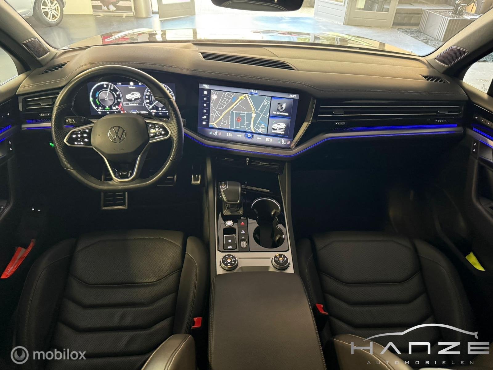 Volkswagen Touareg 3.0 R|Pano|Massage|Hybrid|21"|Pano|Vol, Automaat, Dealer onderhouden, Gebruikt, 2995 cc