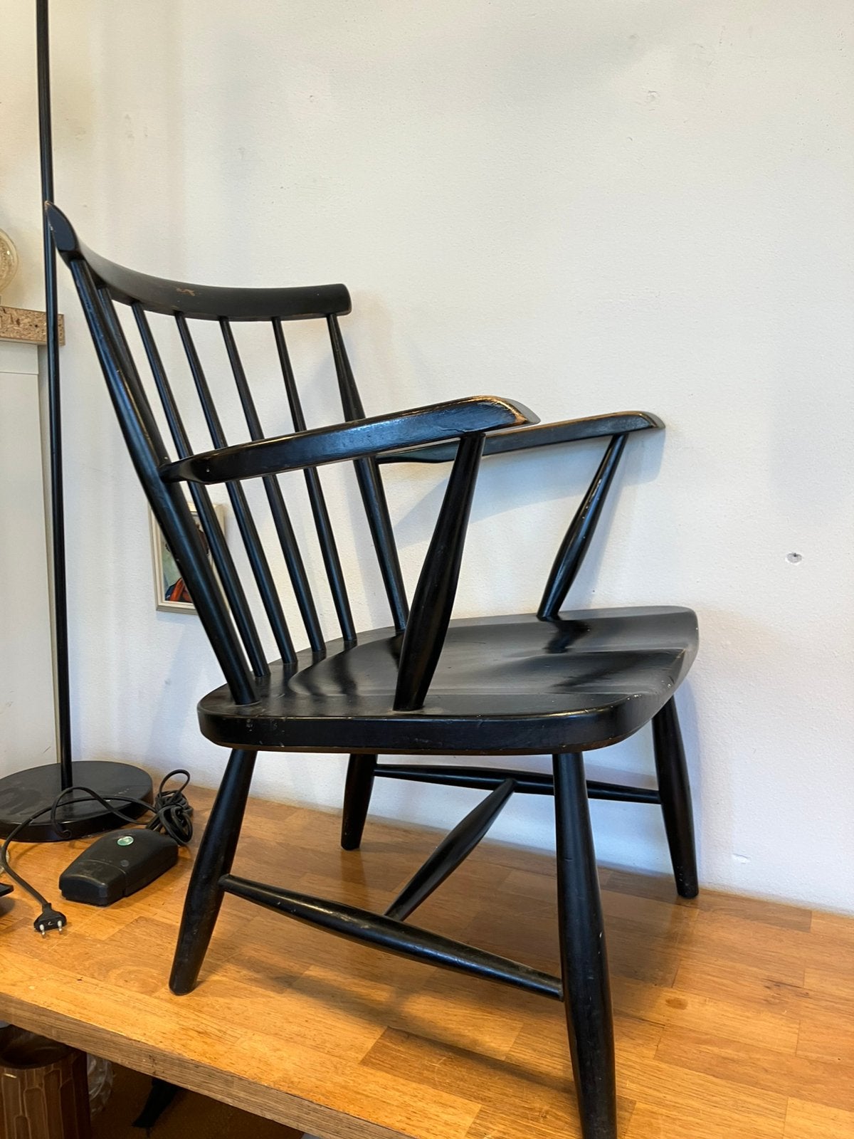 Vintage. Scandinavische spijlenstoel jaren 70, Huis en Inrichting, Ophalen of Verzenden, Zo goed als nieuw, Zwart, Eén