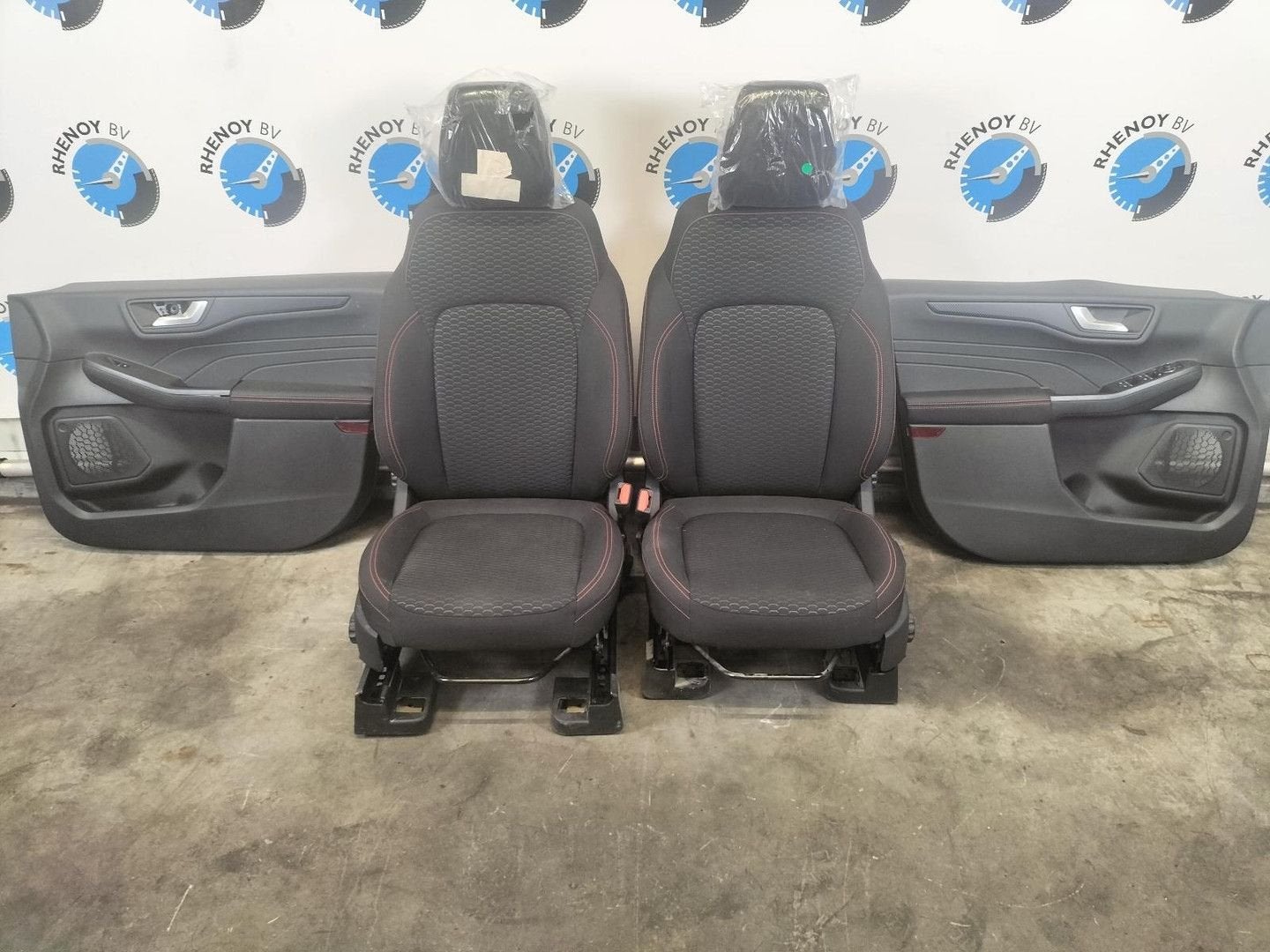 FORD KUGA DFK JC7 ST-LINE  INTERIEUR COMPLEET 2024, Ophalen of Verzenden, Gebruikt, Stiba lid