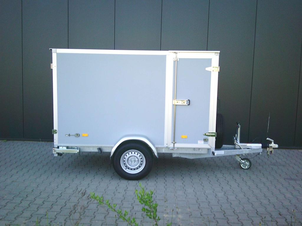 Hapert gesloten enkelasser in nieuwstaat. 250x130x150 cm., Gebruikt, Niet ingevuld, Niet ingevuld, Ophalen