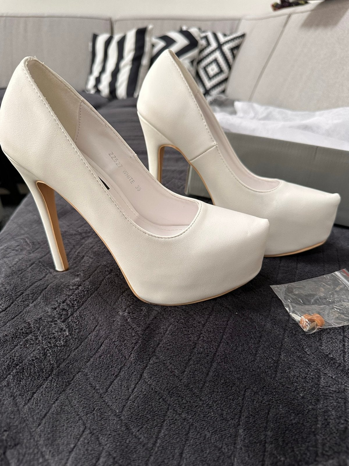 Hoge hakken. Platform pumps, Ophalen of Verzenden, Nieuw, Wit