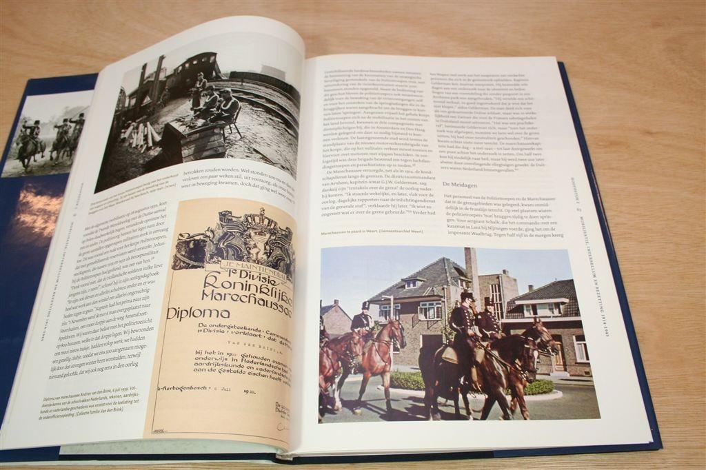 Krachtig Instrument — De Koninklijke Marechaussee 1814-2014, Ophalen of Verzenden, Tweede Wereldoorlog, Zo goed als nieuw, Overige onderwerpen