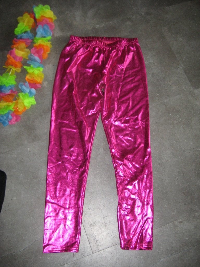 Metallic roze legging carnaval maat m , valt klein, Legging, Maat 36/38 (S), Ophalen of Verzenden, Zo goed als nieuw