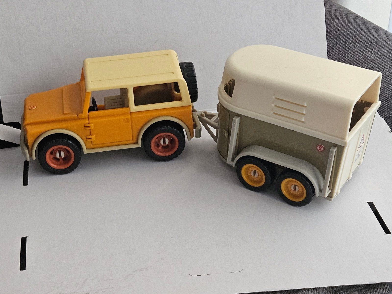 Schleich auto en paardentrailer, Ophalen of Verzenden, Gebruikt