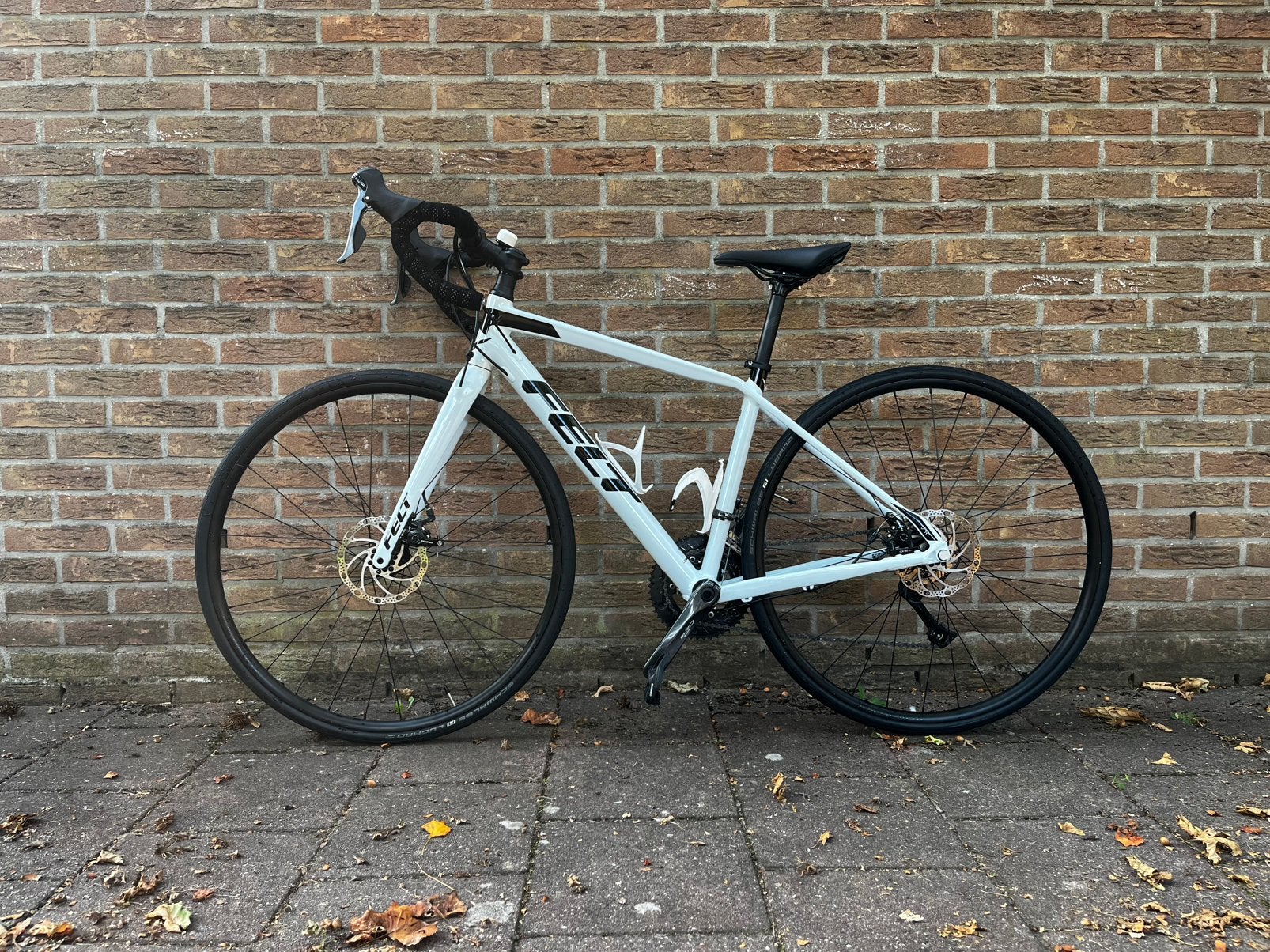 Foto 3 van Racefiets Felt VR60 / 47cm (XS) / wit / incl. clickpedalen