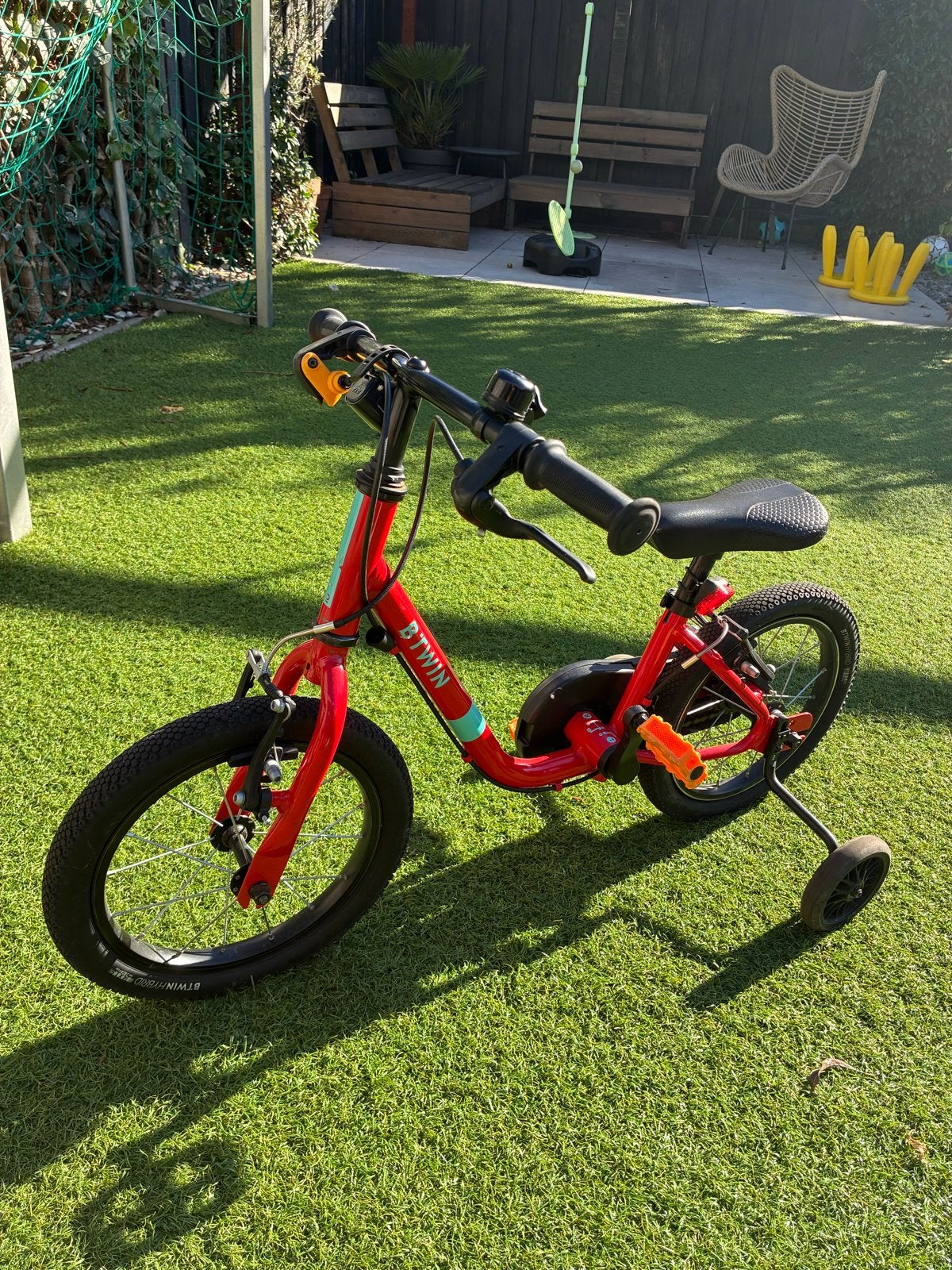 B'Twin 3 in 1 kinderfiets 14 inch - Goede staat, Fietsen en Brommers, Ophalen, Zijwieltjes, Gebruikt, Velgrem