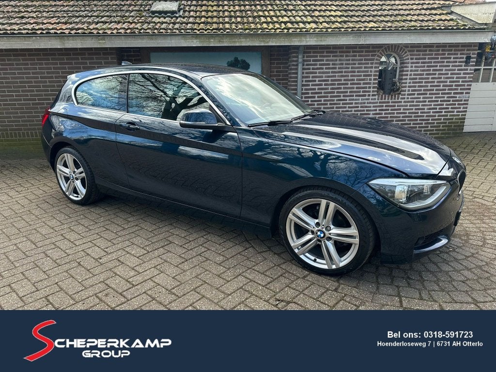 BMW 1-serie 114i Upgrade Edition | Airco | Xenon | PDC | Nav, 1-Serie, Euro 5, Achterwielaandrijving, Zwart