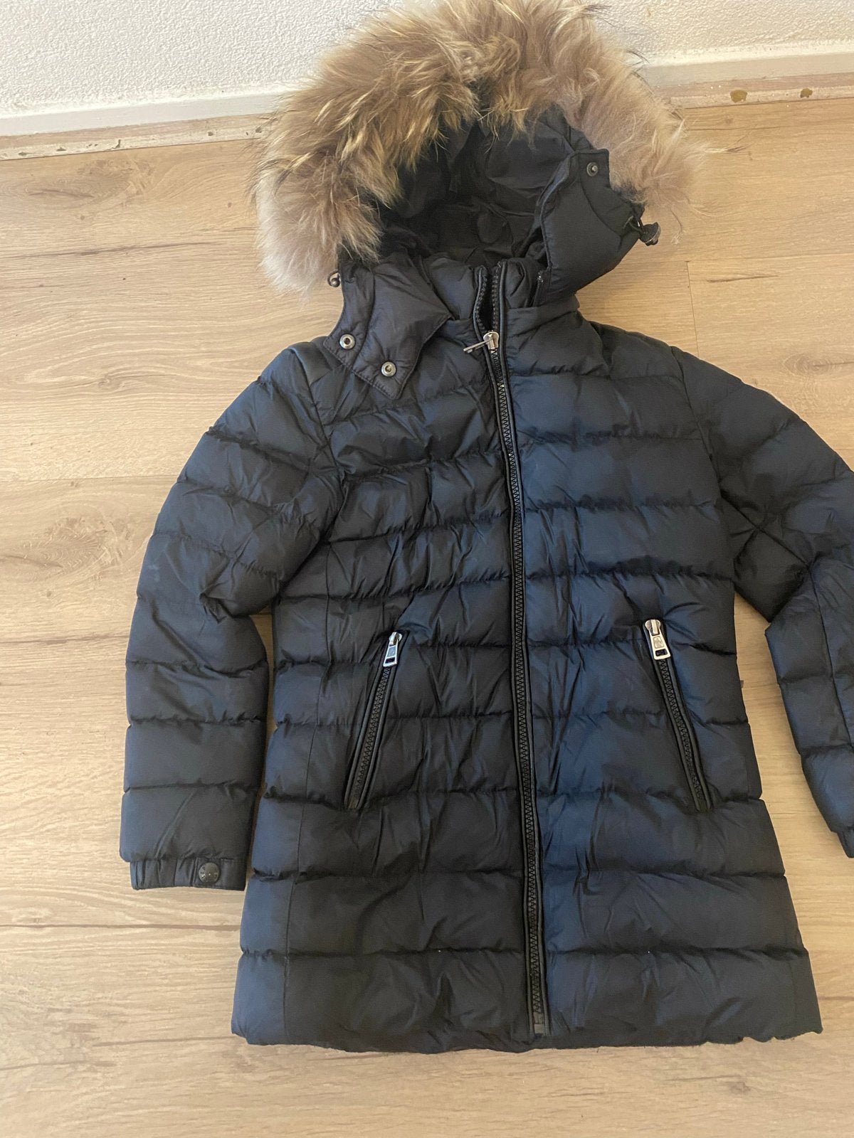 Moncler donsjas met bontkraag - Zo goed als nieuw, Ophalen of Verzenden, Zo goed als nieuw