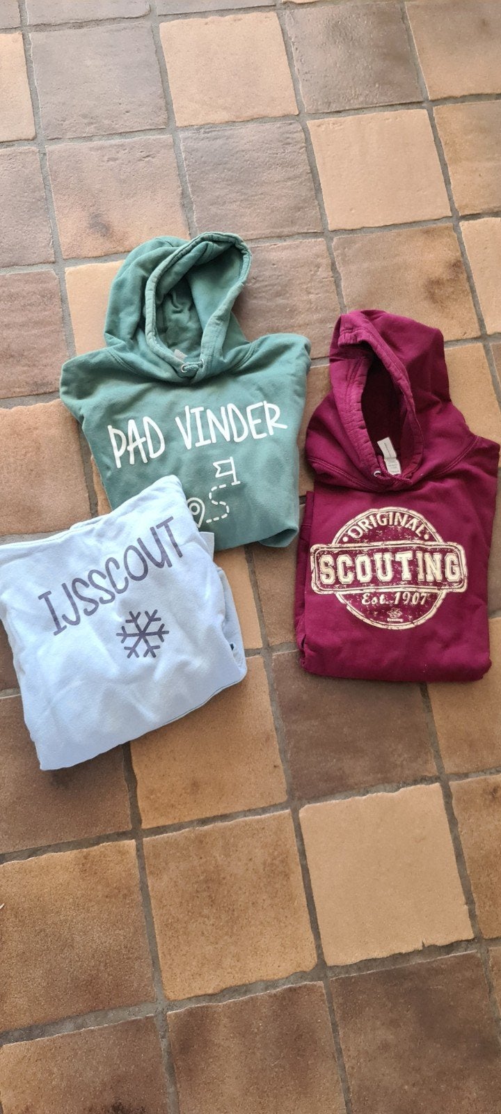3 Scouting hoodies maat L - Groen, blauw, bordeaux, Verzamelen, Scouting, Ophalen of Verzenden, Kleding