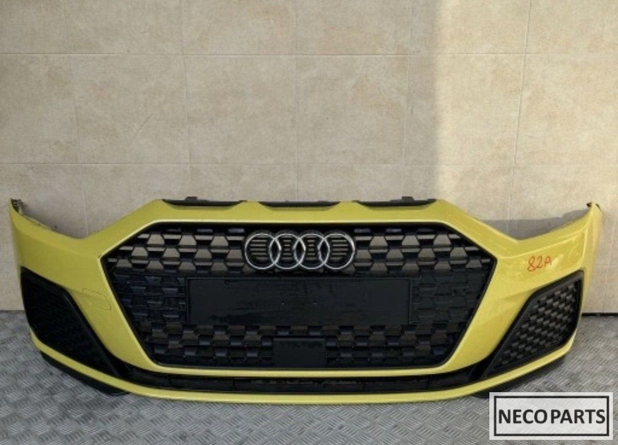 AUDI A1 82A VOORBUMPER ORIGINEEL COMPLEET ALLES LEVERBAAR!!!, Gebruikt, -, Achter, -