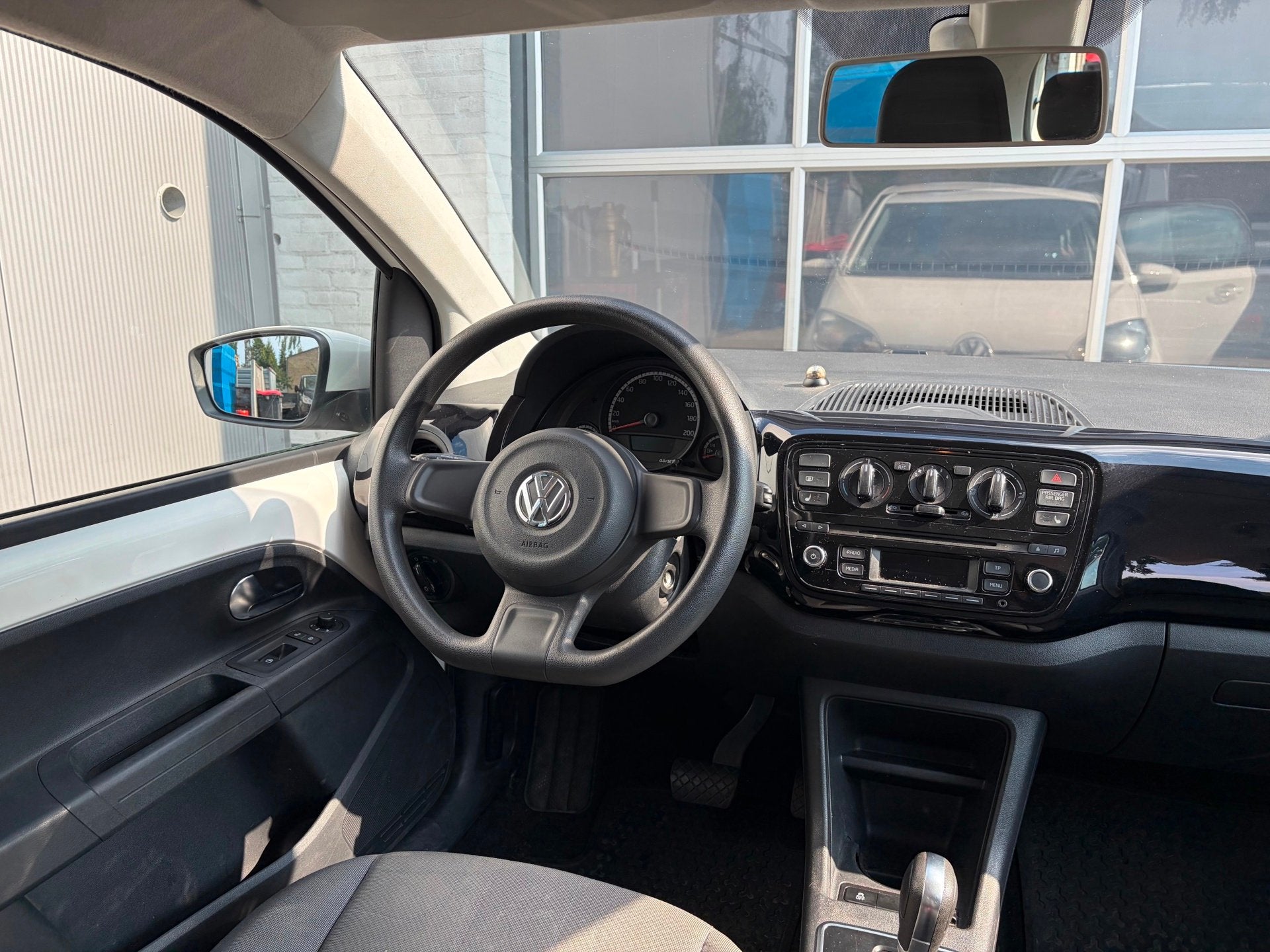 Foto 19 van Volkswagen Up! 1.0 high up! automaat airco/cruise