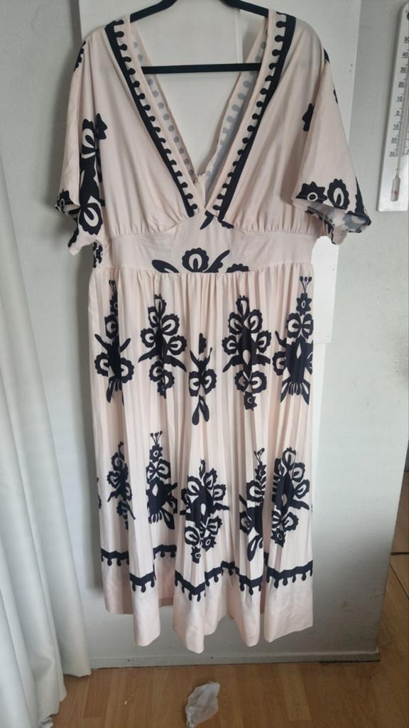 Elegante Jumpsuit Maat 54 met Zwart Patroon, Kleding | Dames, Grote Maten, Onbekend, Ophalen of Verzenden, Gedragen, Beige