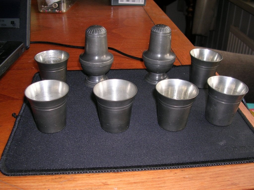 6 Tinnen borrelglaasjes en een peper en zout stelletje., Ophalen of Verzenden