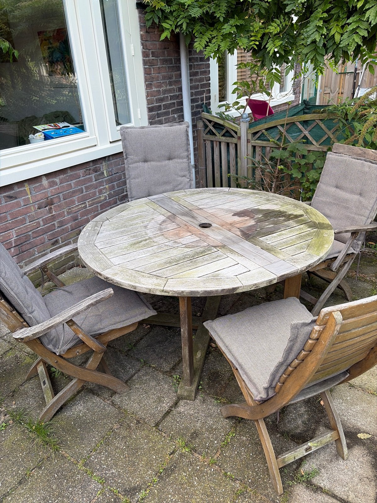 Gloster Hardhouten Tuintafel met 4 Stoelen, Tuin en Terras, Ophalen, 4 zitplaatsen, Gebruikt, Eettafel